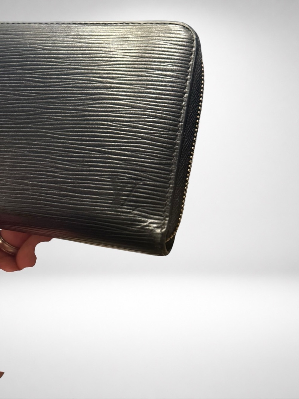 Louis Vuitton Authentic Zippy Wallet Black Epi Leather Travel Organizer - Picture 5 of 16
